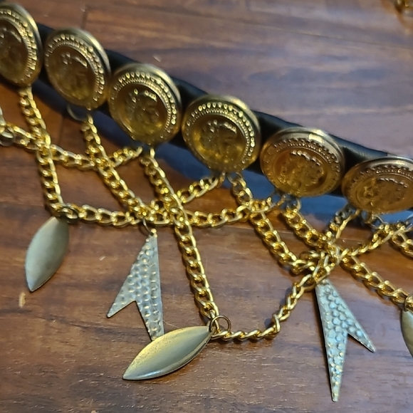 Elegant Gold and Black Women's Belt - Picture 2 of 7